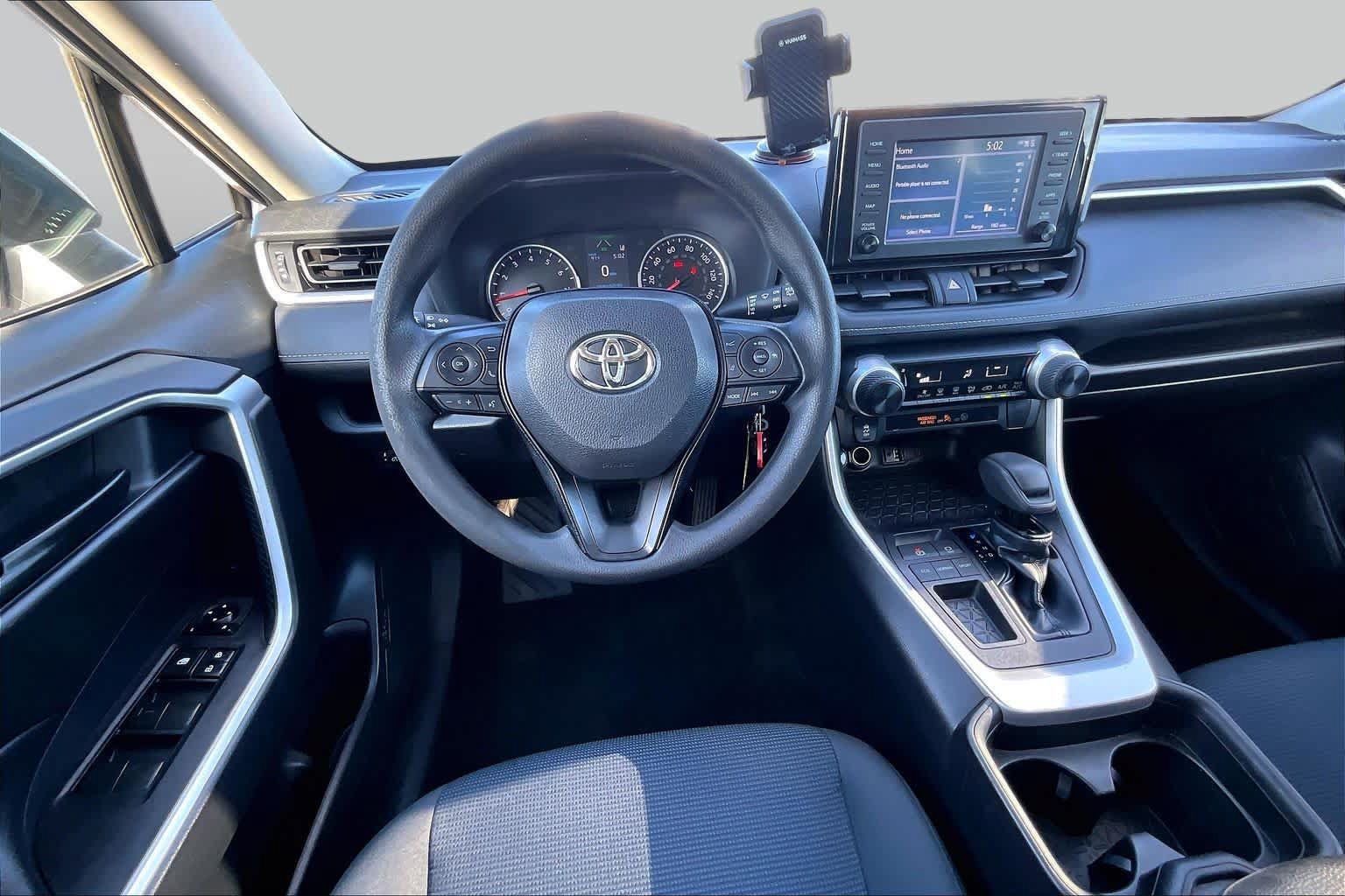 Used 2019 Toyota RAV4 LE FWD image 6