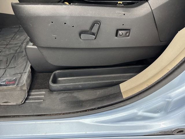 Used 2013 Chrysler Town & Country Touring image 16