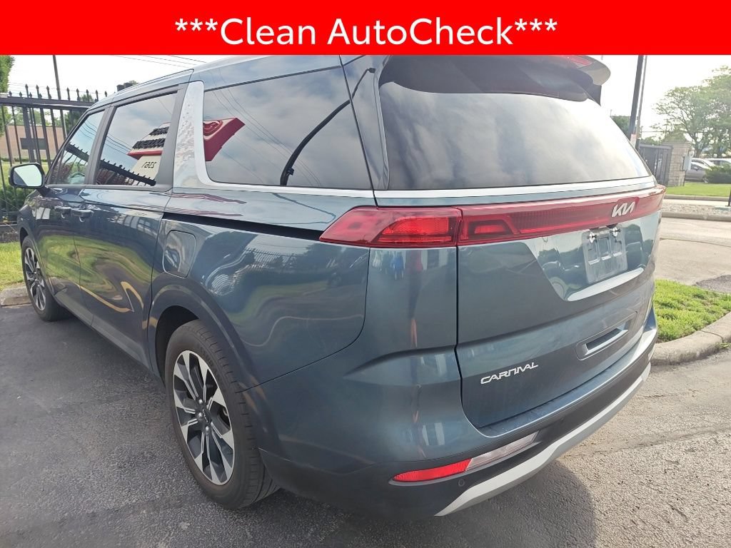 Used 2024 Kia Carnival EX FWD image 4