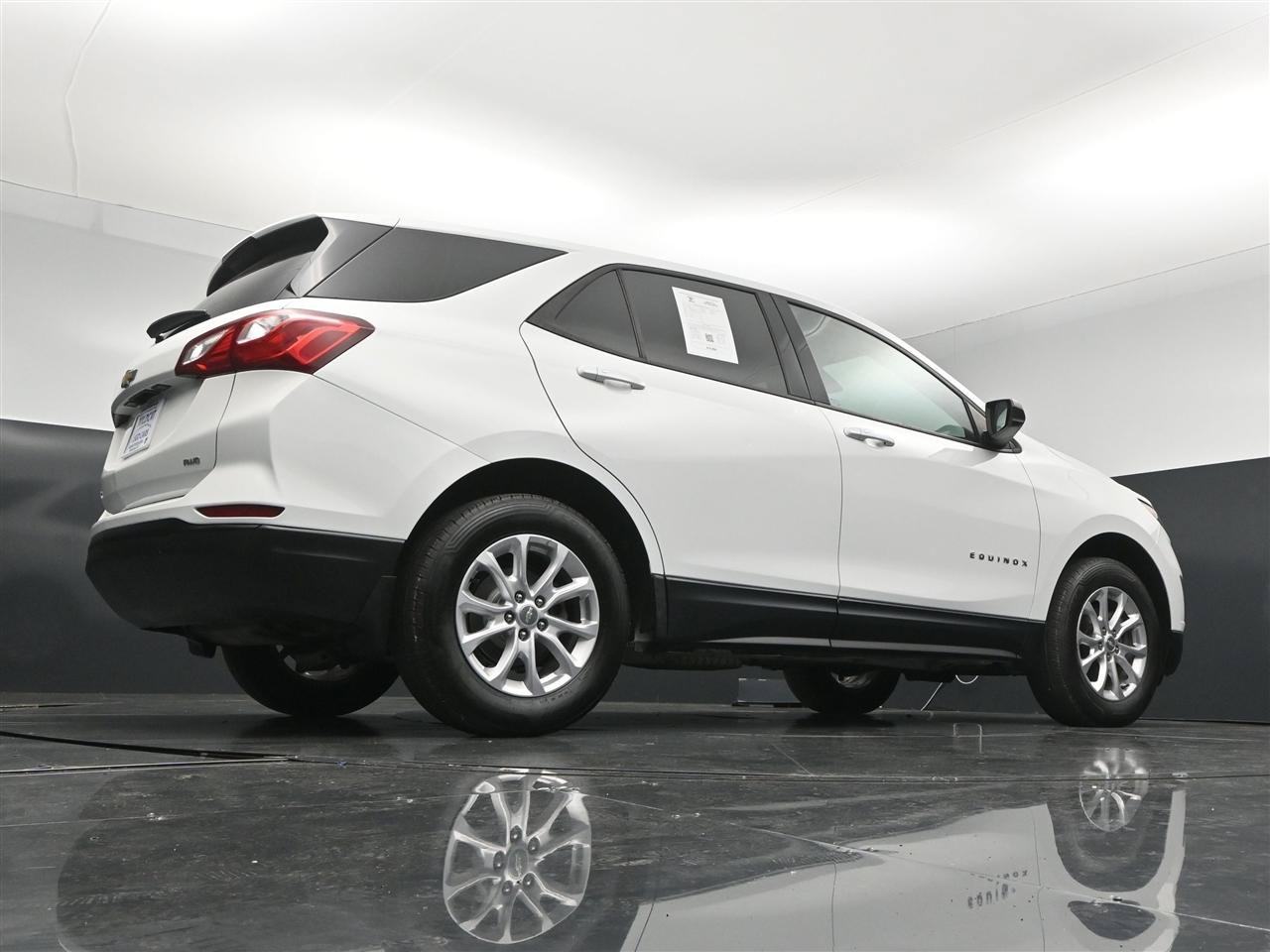 Used 2019 Chevrolet Equinox LS w/ LS Convenience Package AWD/4WD image 31