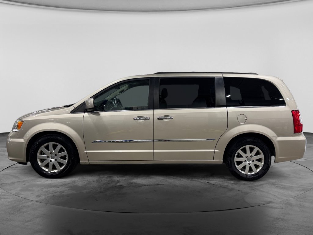 Used 2015 Chrysler Town & Country Touring w/ Driver Convenience Group FWD image 6