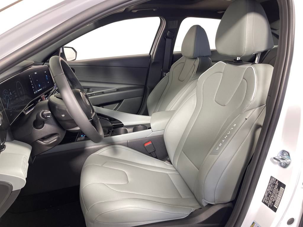 New 2025 Hyundai Elantra Limited image 12