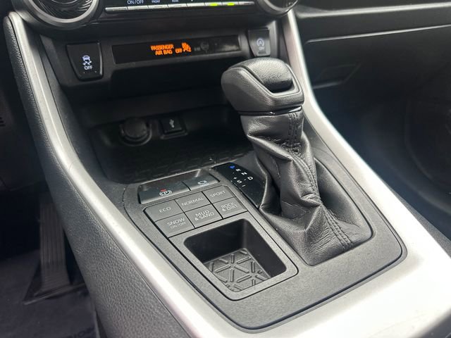 Used 2021 Toyota RAV4 LE image 28