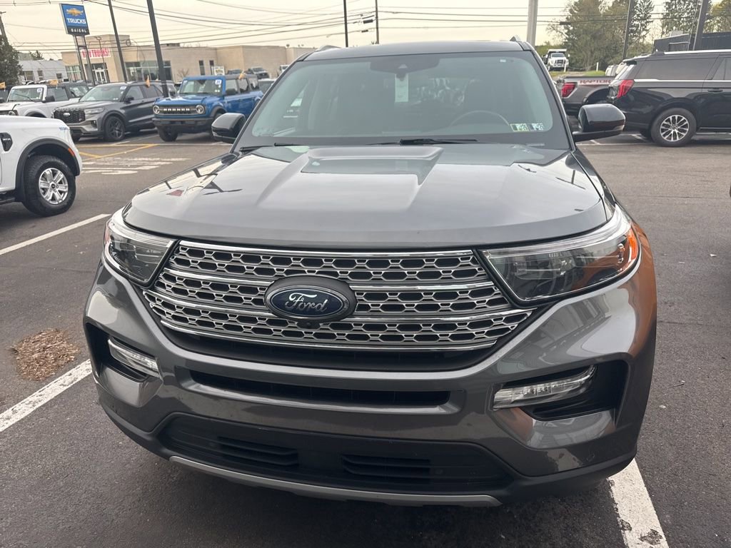 Used 2022 Ford Explorer Limited w/ Equipment Group 301A AWD/4WD image 2