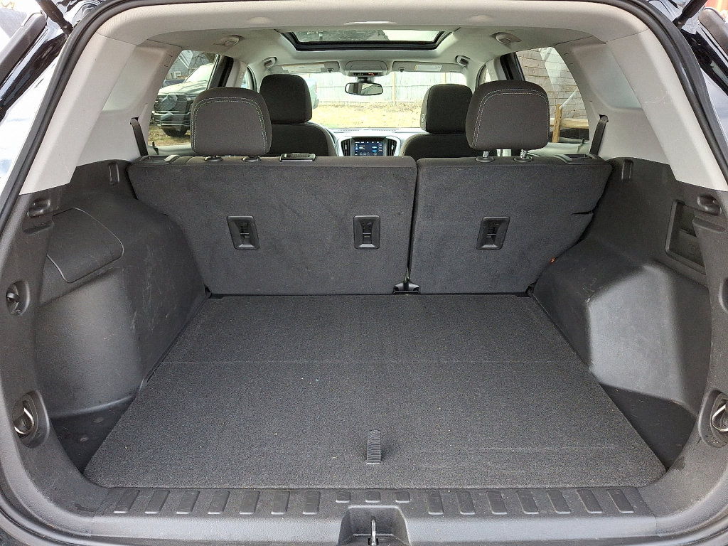 Used 2023 GMC Terrain SLE w/ Driver Convenience Package image 17