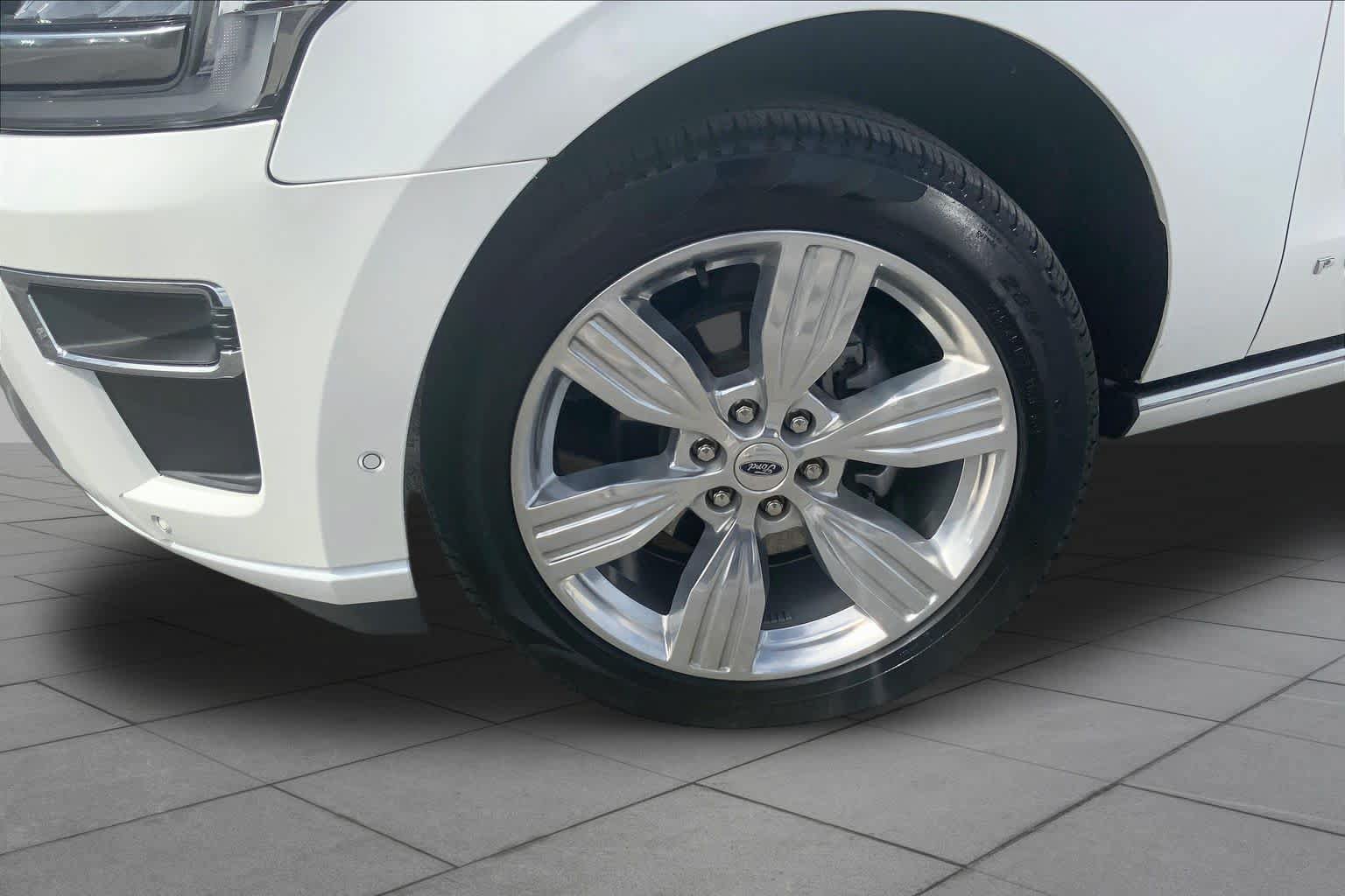Used 2024 Ford Expedition Platinum AWD/4WD image 11