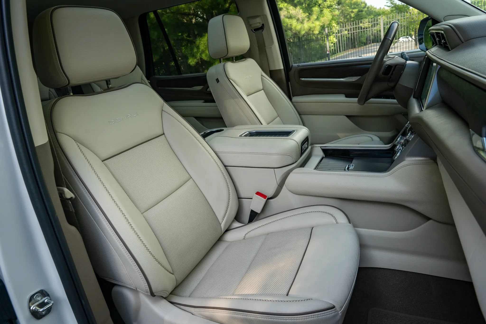 Used 2022 GMC Yukon Denali AWD/4WD image 18