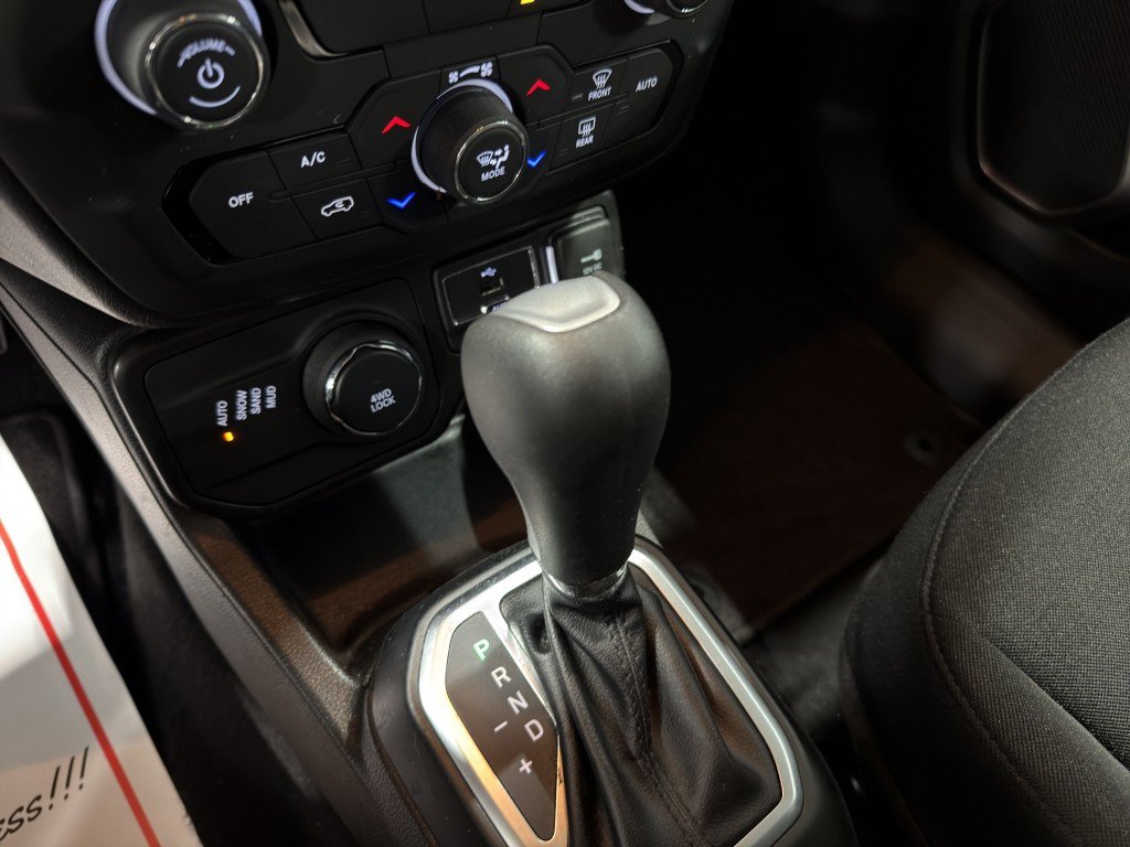 Used 2023 Jeep Renegade Latitude image 30