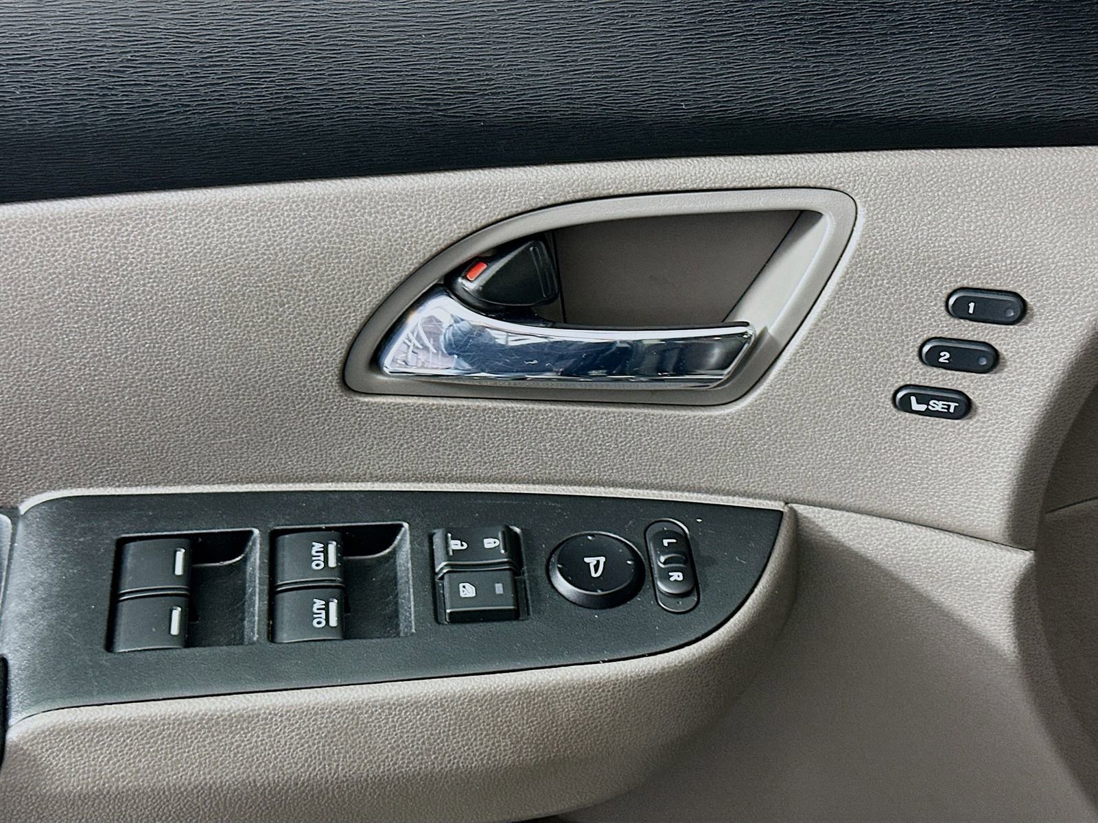 Used 2015 Honda Odyssey Touring image 18