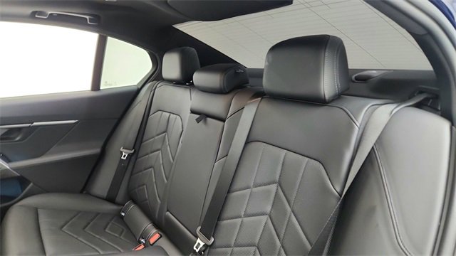 Used 2025 BMW i5 eDrive40i w/ M Sport Package image 30