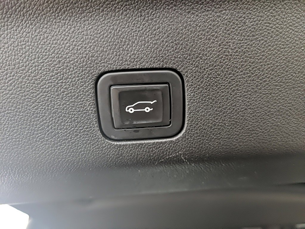 Used 2021 GMC Yukon Denali w/ Denali Premium Package image 10