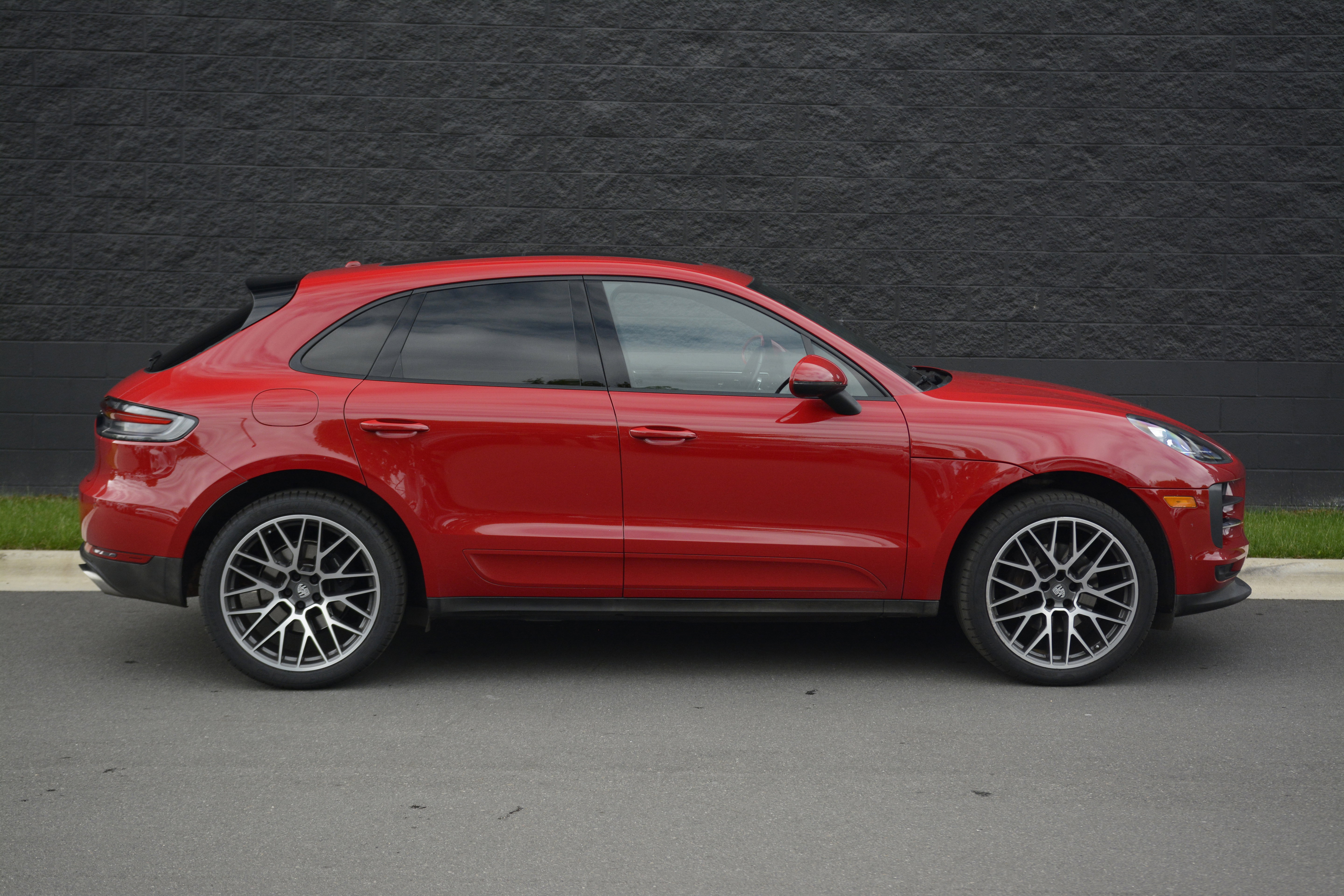 Certified 2020 Porsche Macan AWD/4WD image 8