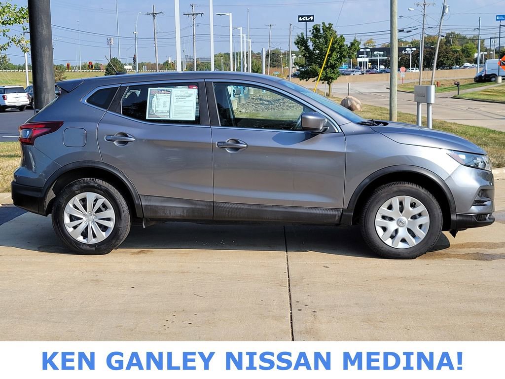 Used 2020 Nissan Rogue Sport S image 2