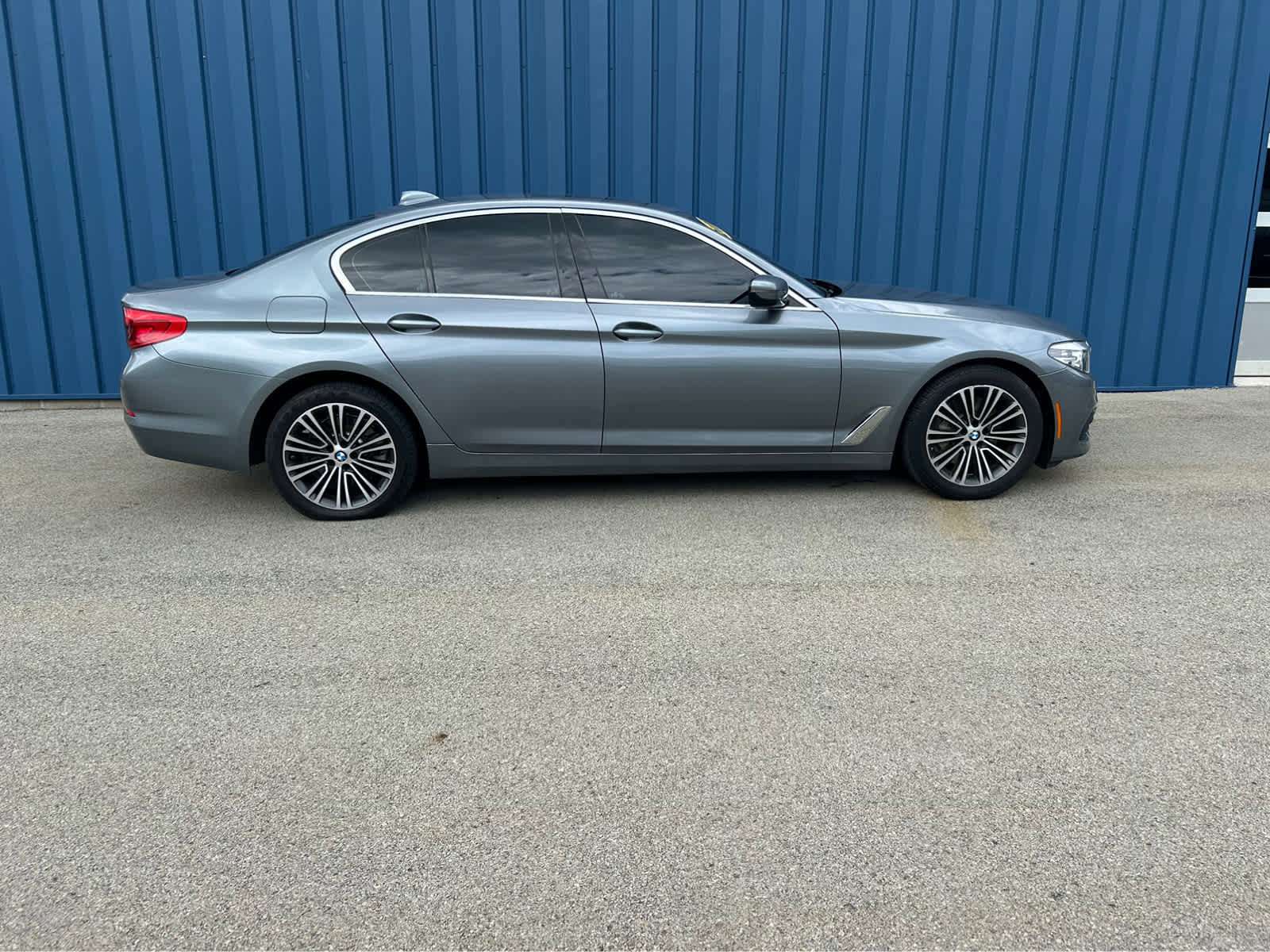 Used 2020 BMW 530i xDrive w/ Convenience Package AWD/4WD image 13