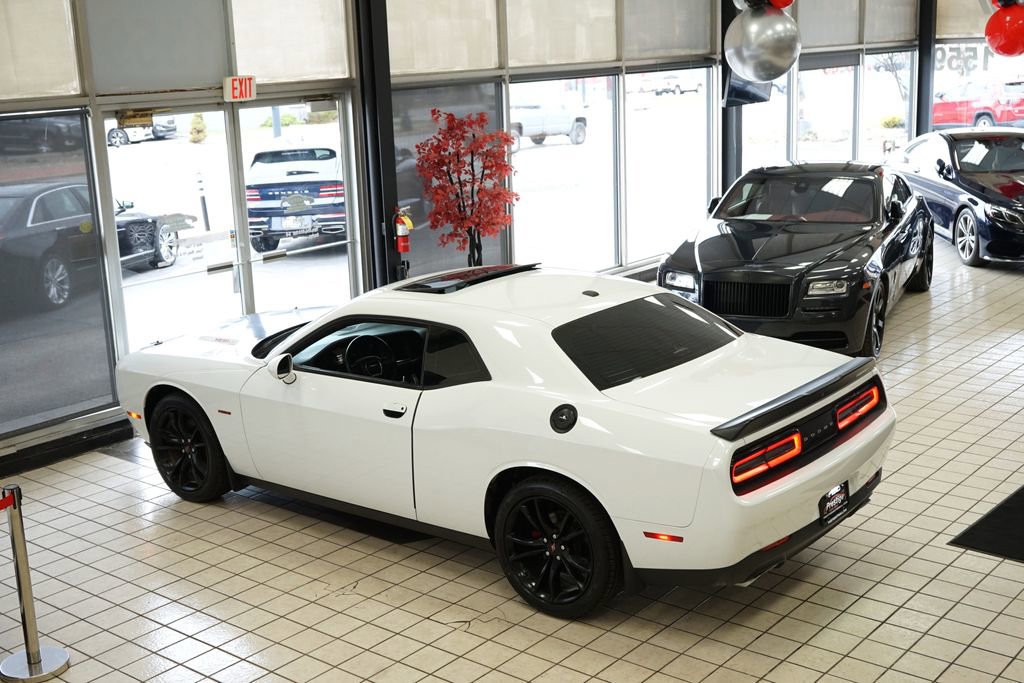 Used 2018 Dodge Challenger R/T w/ Blacktop Package image 22