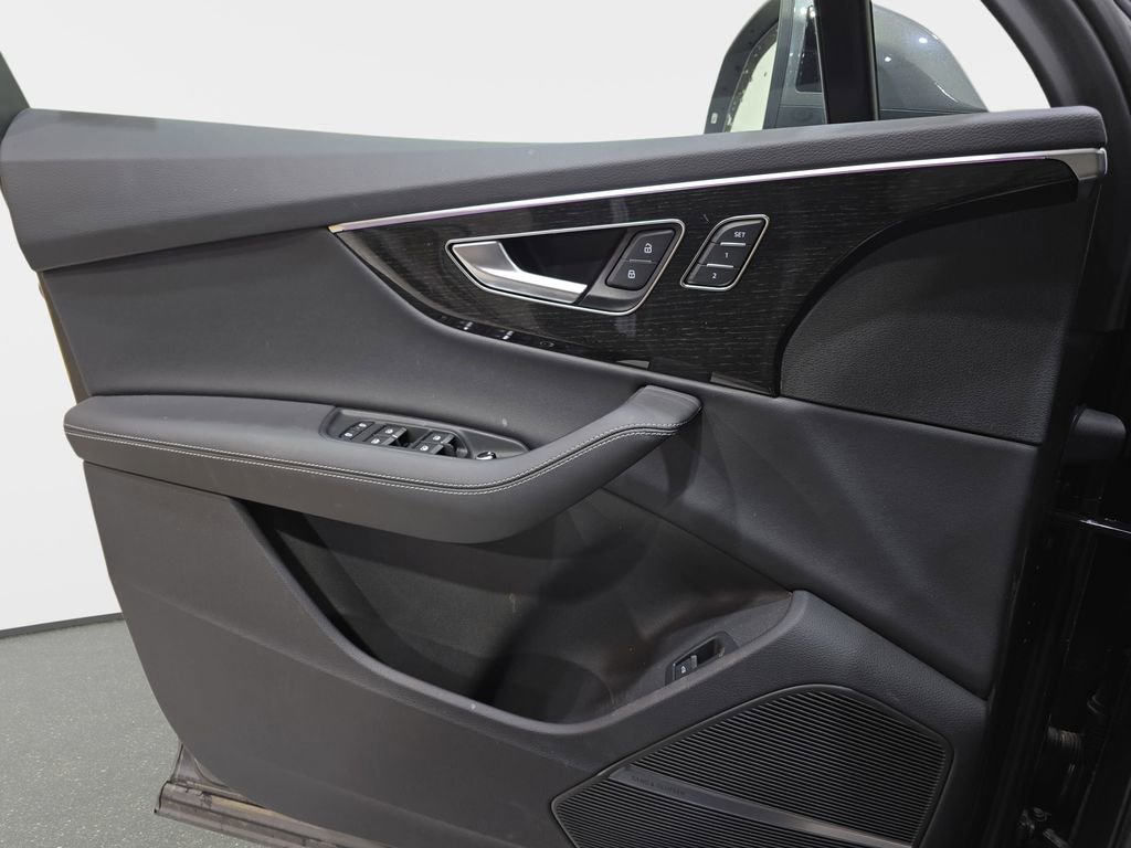 Used 2025 Audi Q7 3.0T Prestige w/ Prestige Package image 30