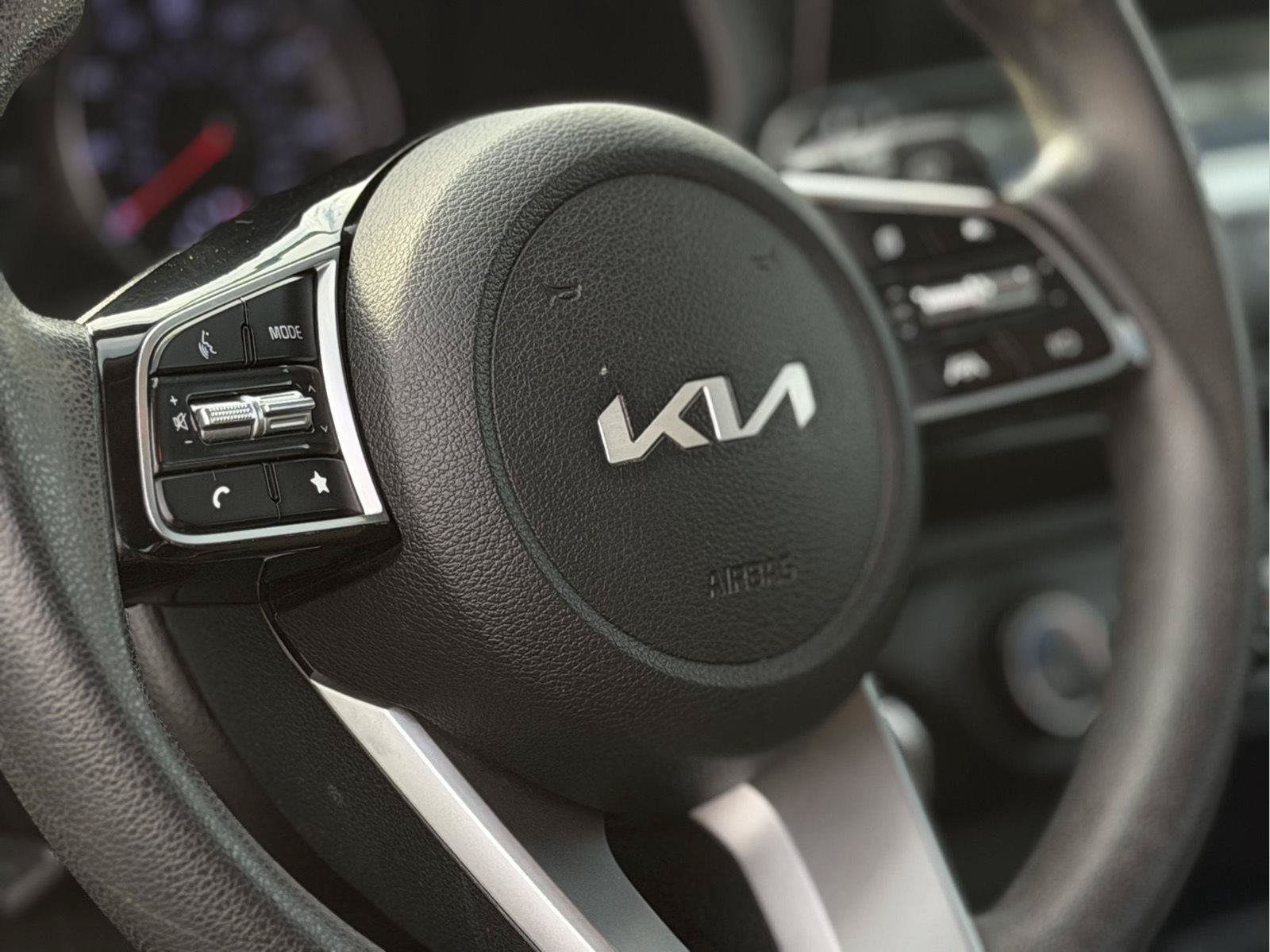 Used 2022 Kia Forte LXS FWD image 15