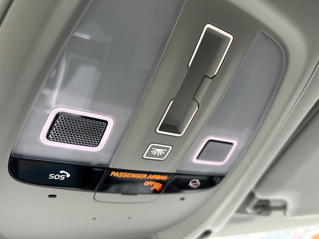 Certified 2025 Volvo S90 T8 Plus image 32