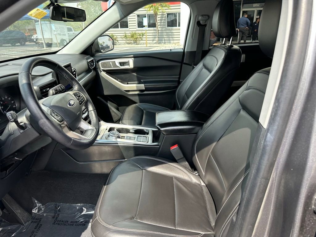 Certified 2022 Ford Explorer XLT w/ Equipment Group 202A RWD image 11