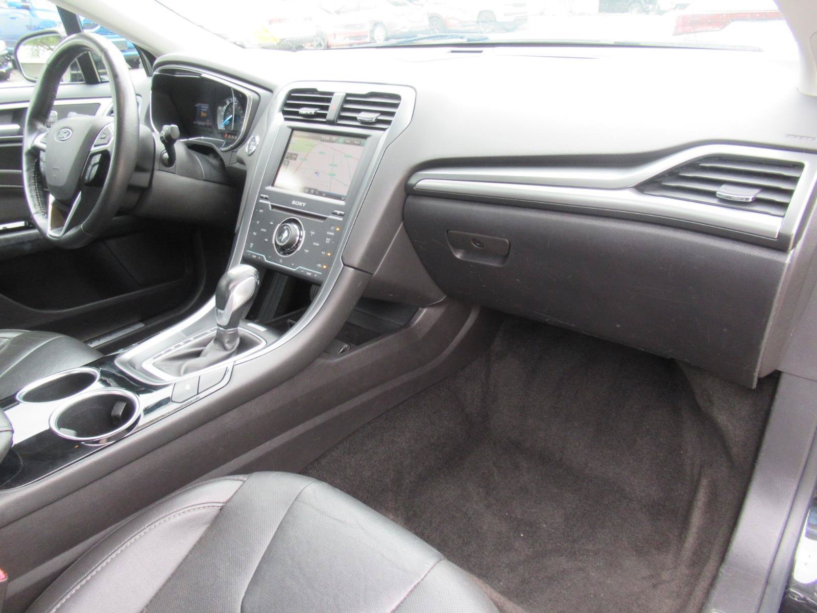 Used 2013 Ford Fusion Titanium w/ Titanium Driver Assist Pkg FWD image 11