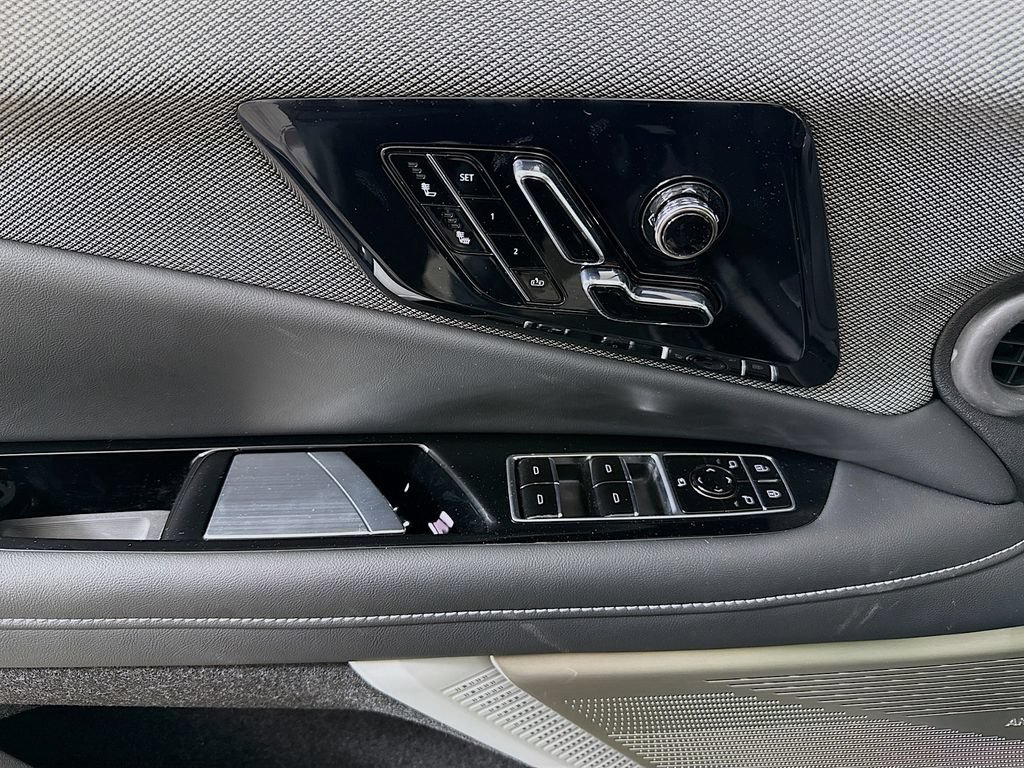 New 2026 Cadillac Optiq Luxury 1 w/ LPO, Floor Liner Package AWD/4WD image 18