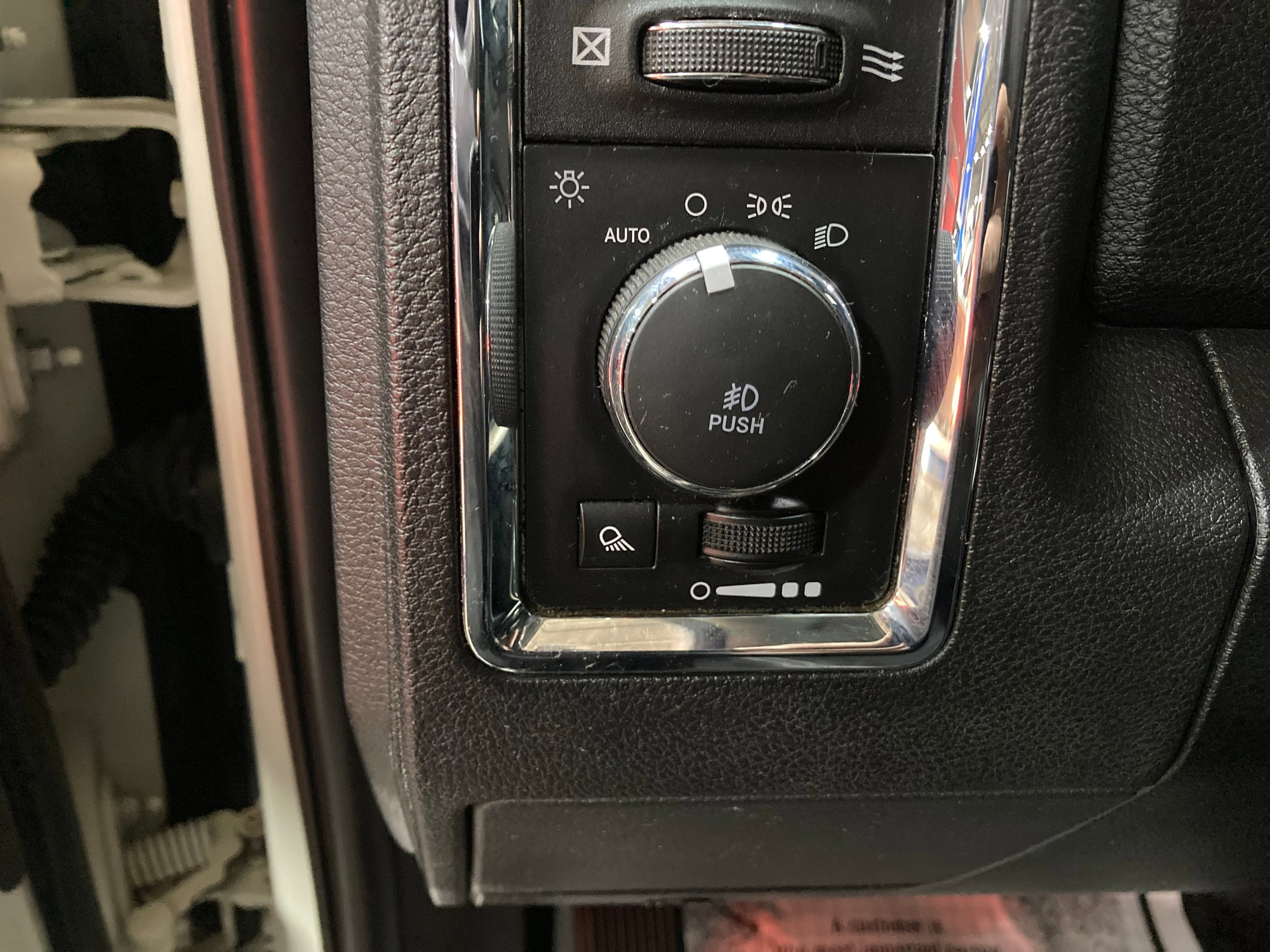 Used 2018 RAM 1500 Laramie w/ Convenience Group AWD/4WD image 25