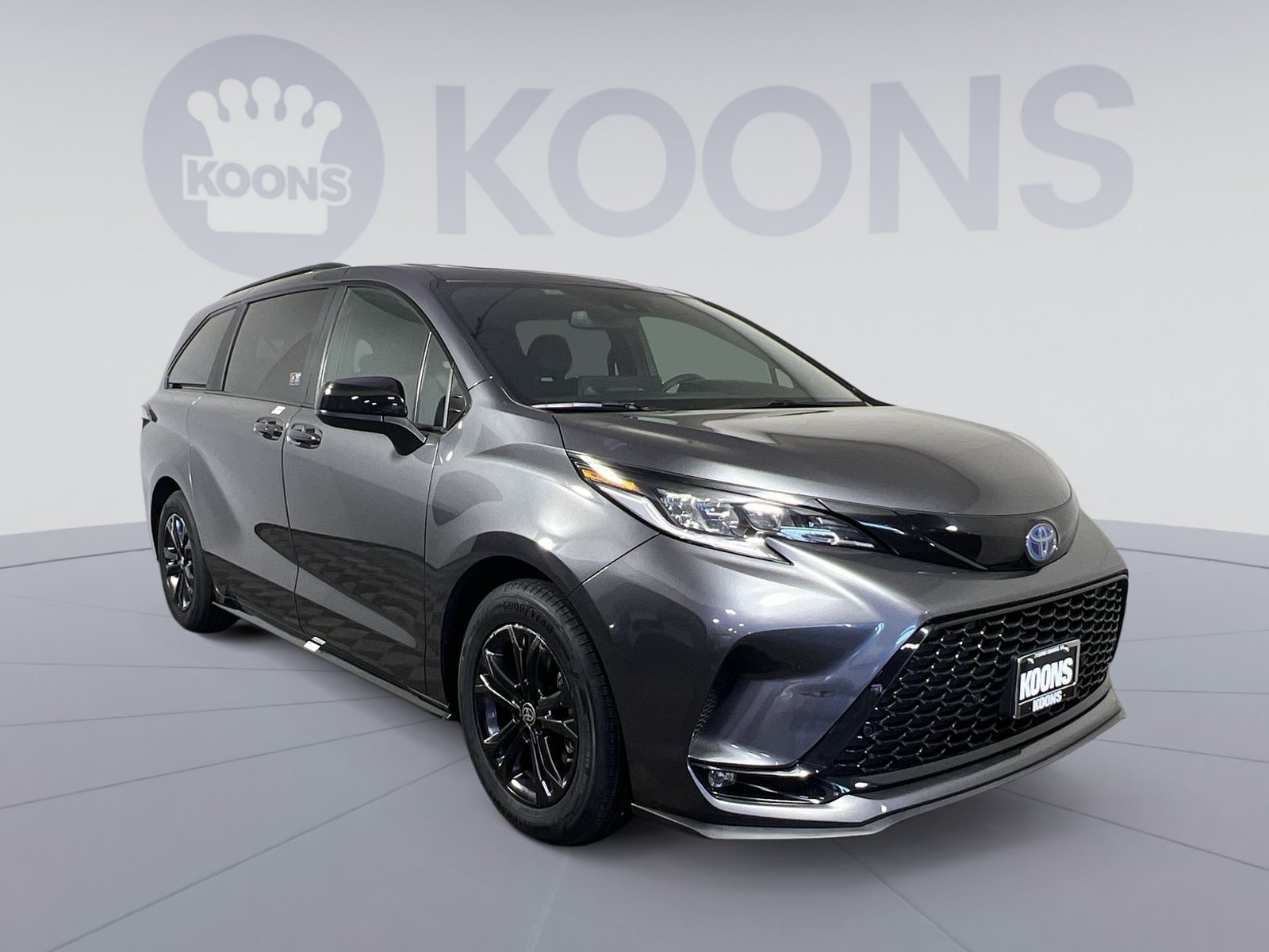 Used 2025 Toyota Sienna XSE w/ XSE Plus Package AWD/4WD image 2
