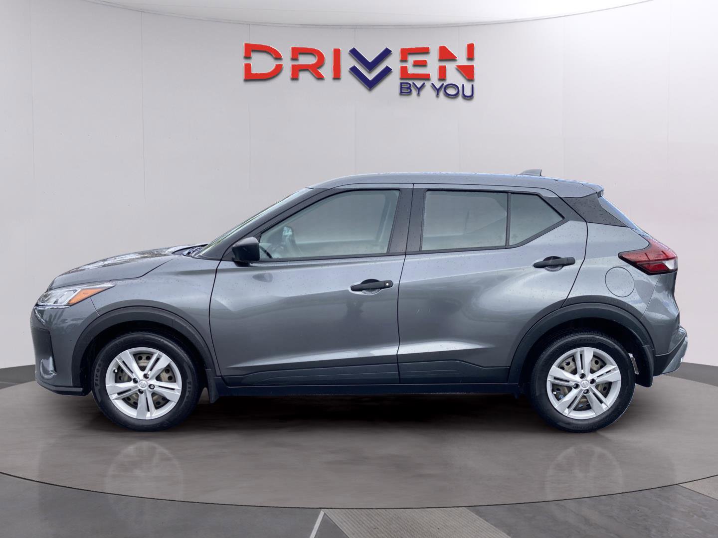 Used 2023 Nissan Kicks S image 3
