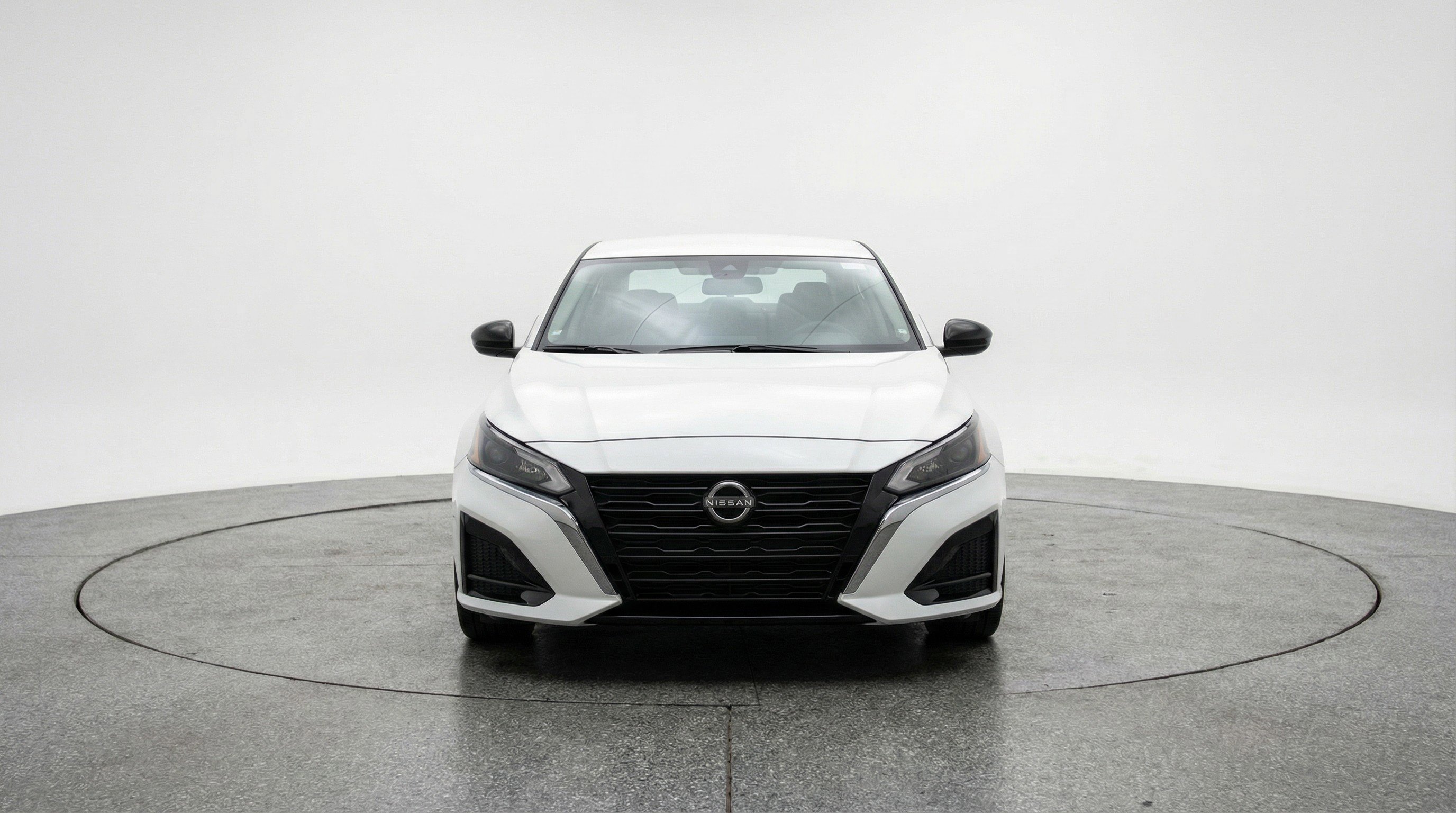 Used 2025 Nissan Altima 2.5 SV FWD image 2