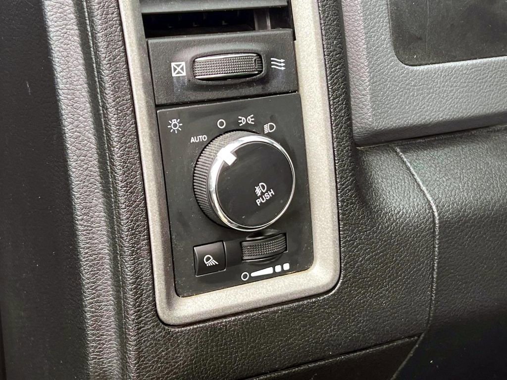 Used 2015 RAM 1500 Express image 18