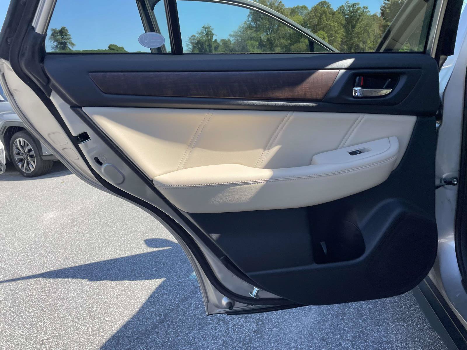 Used 2019 Subaru Outback 2.5i Limited AWD/4WD image 2