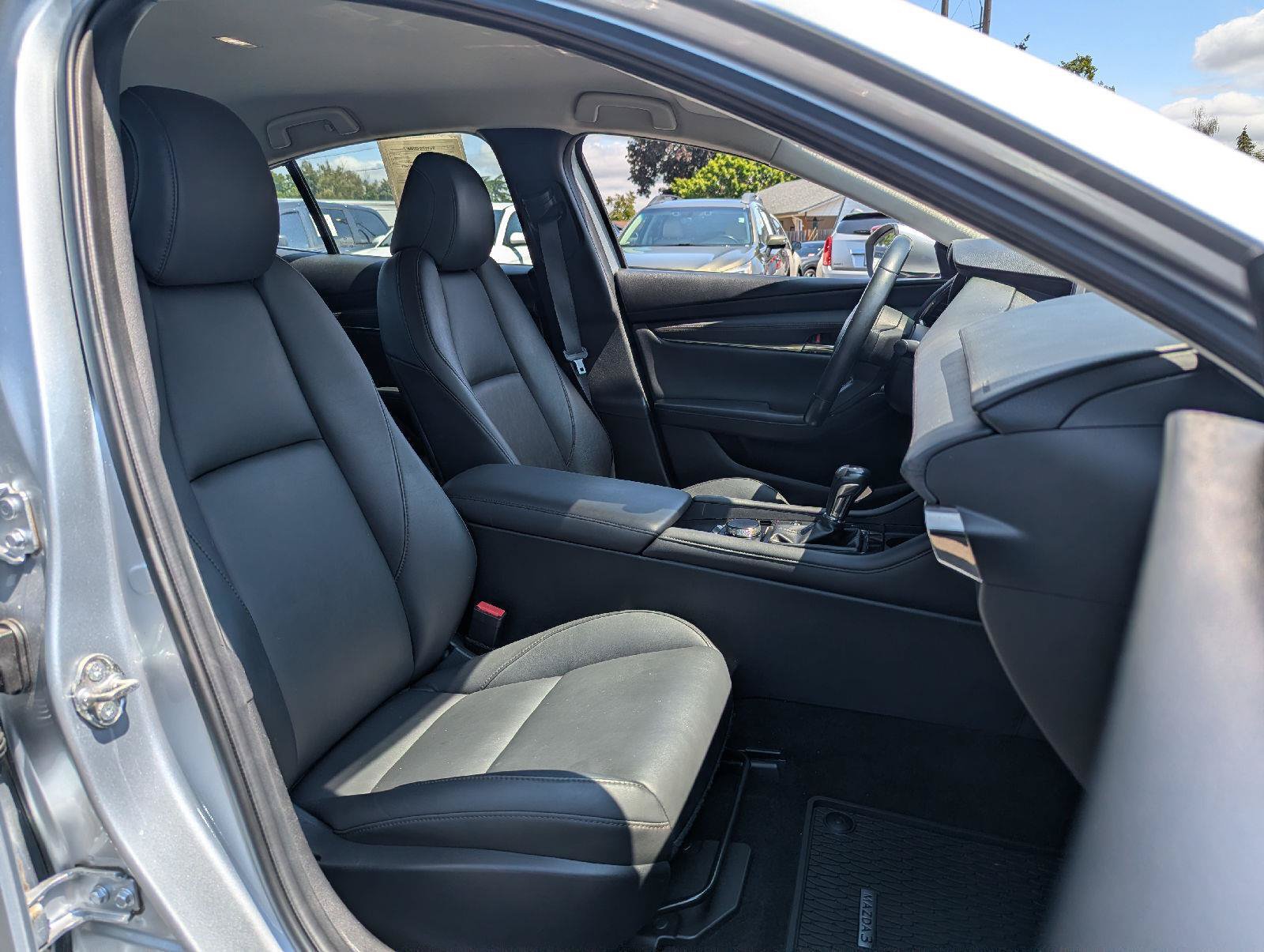 Used 2020 MAZDA MAZDA3 AWD Sedan w/ Preferred Package image 32