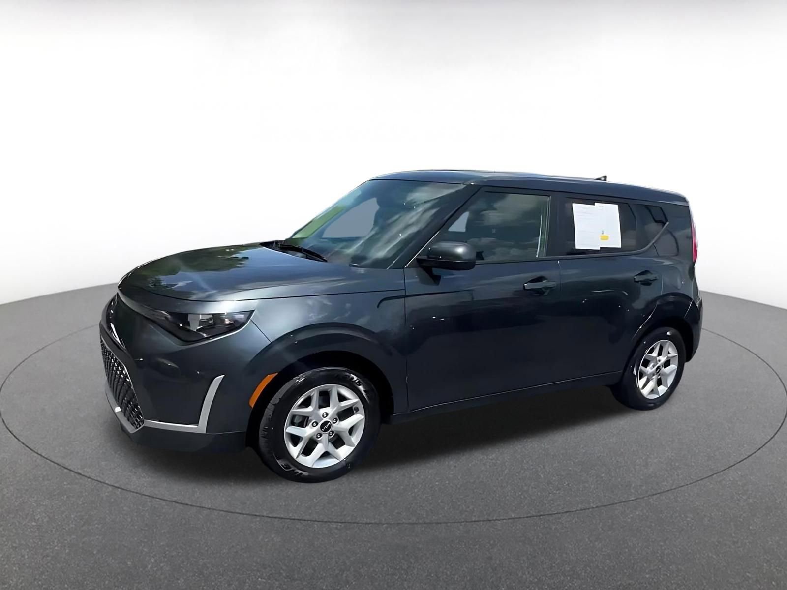 Used 2025 Kia Soul LX w/ LX Technology Package FWD image 8