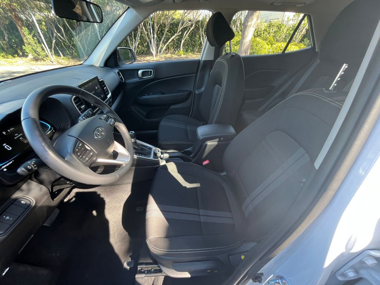 Used 2025 Hyundai Venue SEL image 25