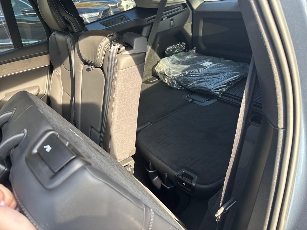 Certified 2025 Volvo XC90 T8 Ultra w/ Protection Package Premier image 35