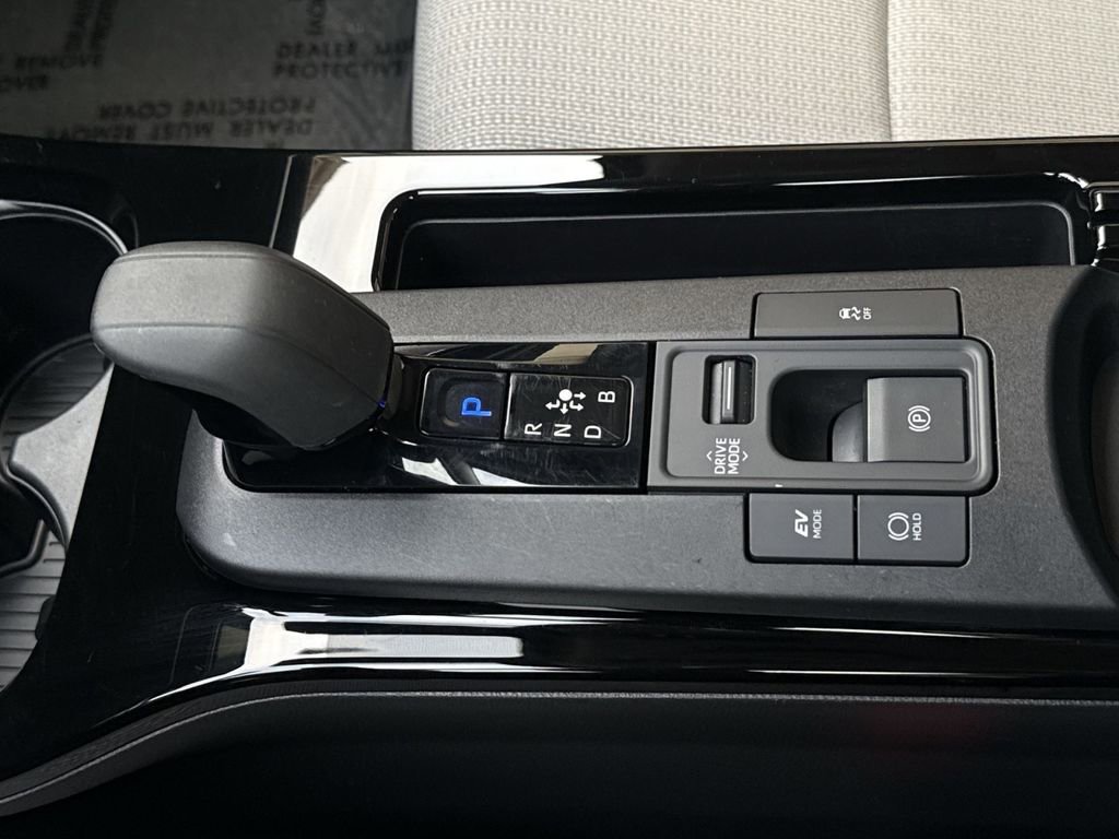 Used 2024 Toyota Prius LE image 22
