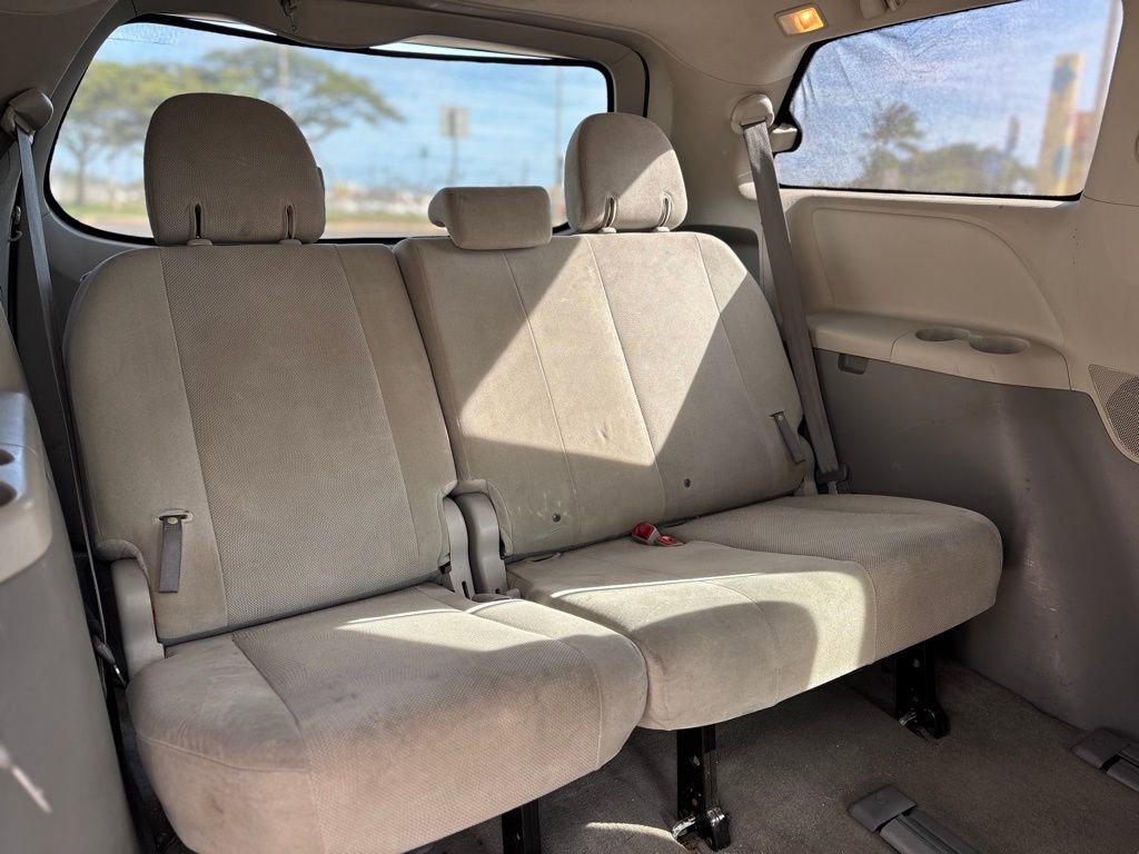 Used 2013 Toyota Sienna L FWD image 13