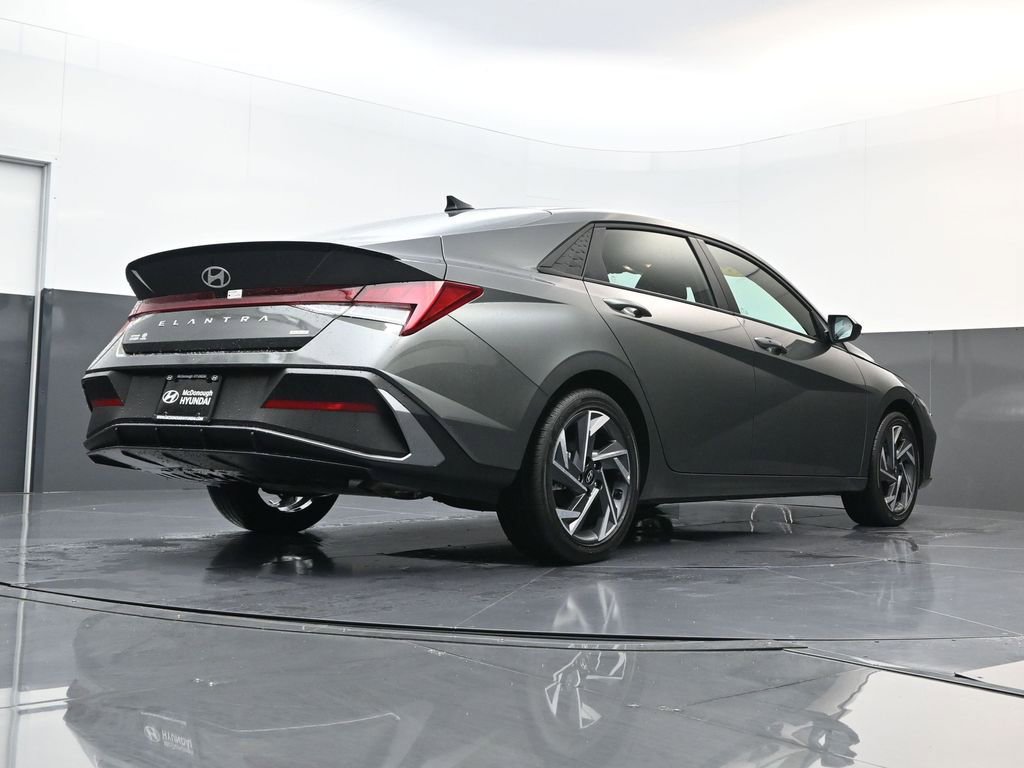 Certified 2025 Hyundai Elantra SEL image 23