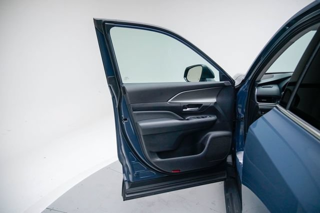 Used 2025 Toyota Grand Highlander AWD image 16