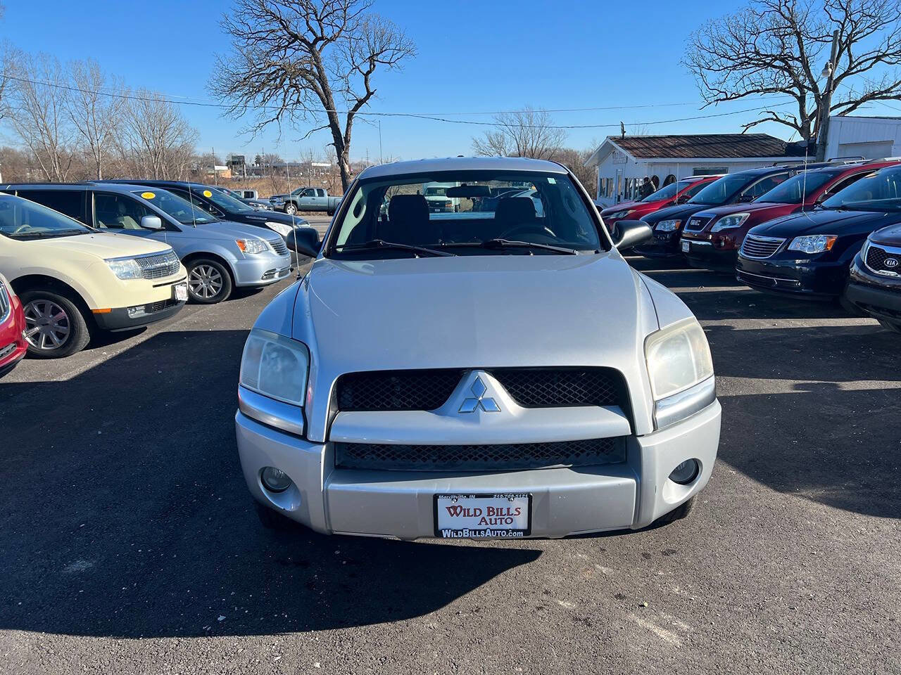 Used 2007 Mitsubishi Raider LS image 2