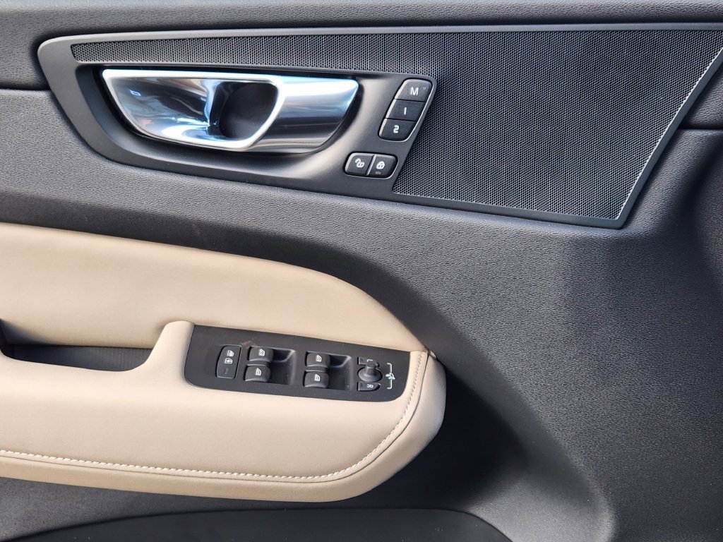 New 2026 Volvo XC60 B5 Plus w/ Protection Package Premier AWD/4WD image 13