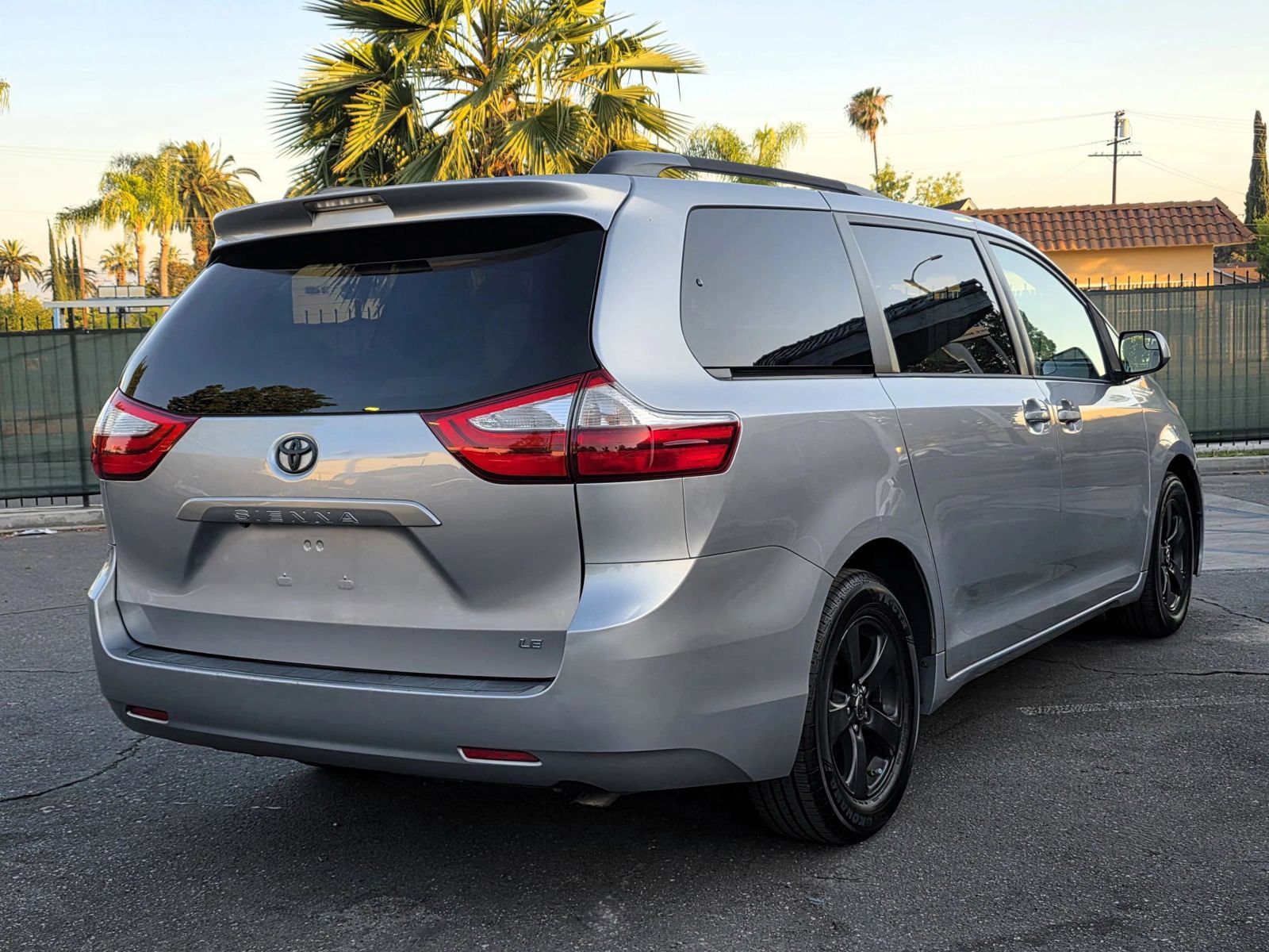 Used 2015 Toyota Sienna LE FWD image 3