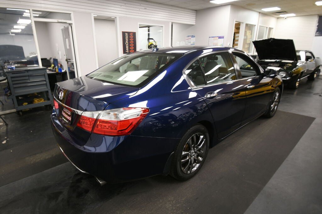 Used 2024 Subaru Crosstrek 2.0i Premium AWD/4WD image 8