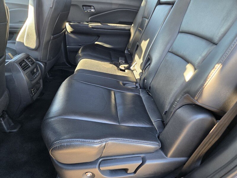 Used 2018 Honda Pilot Touring image 12