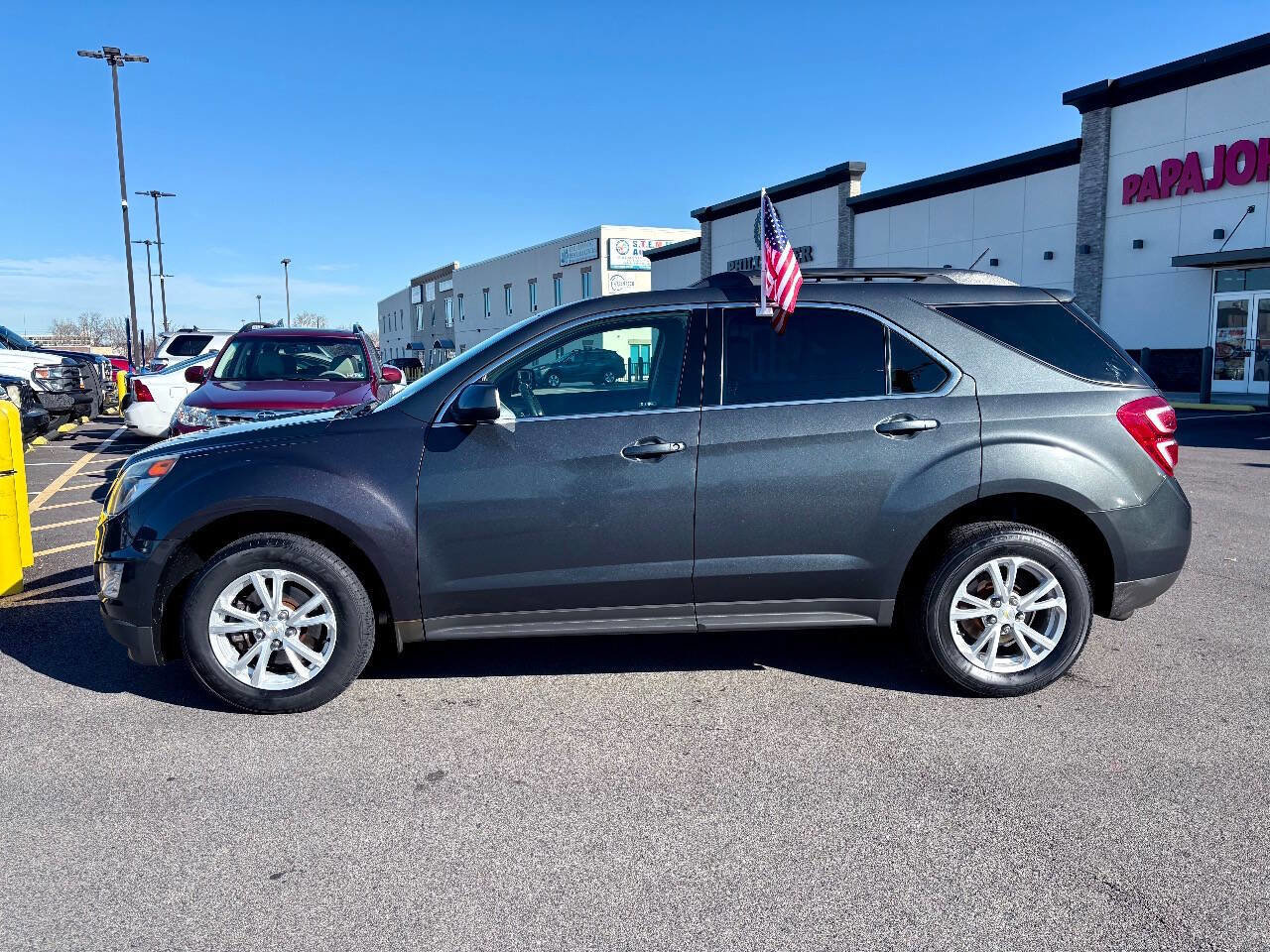 Used 2017 Chevrolet Equinox LT w/ Convenience Package image 3