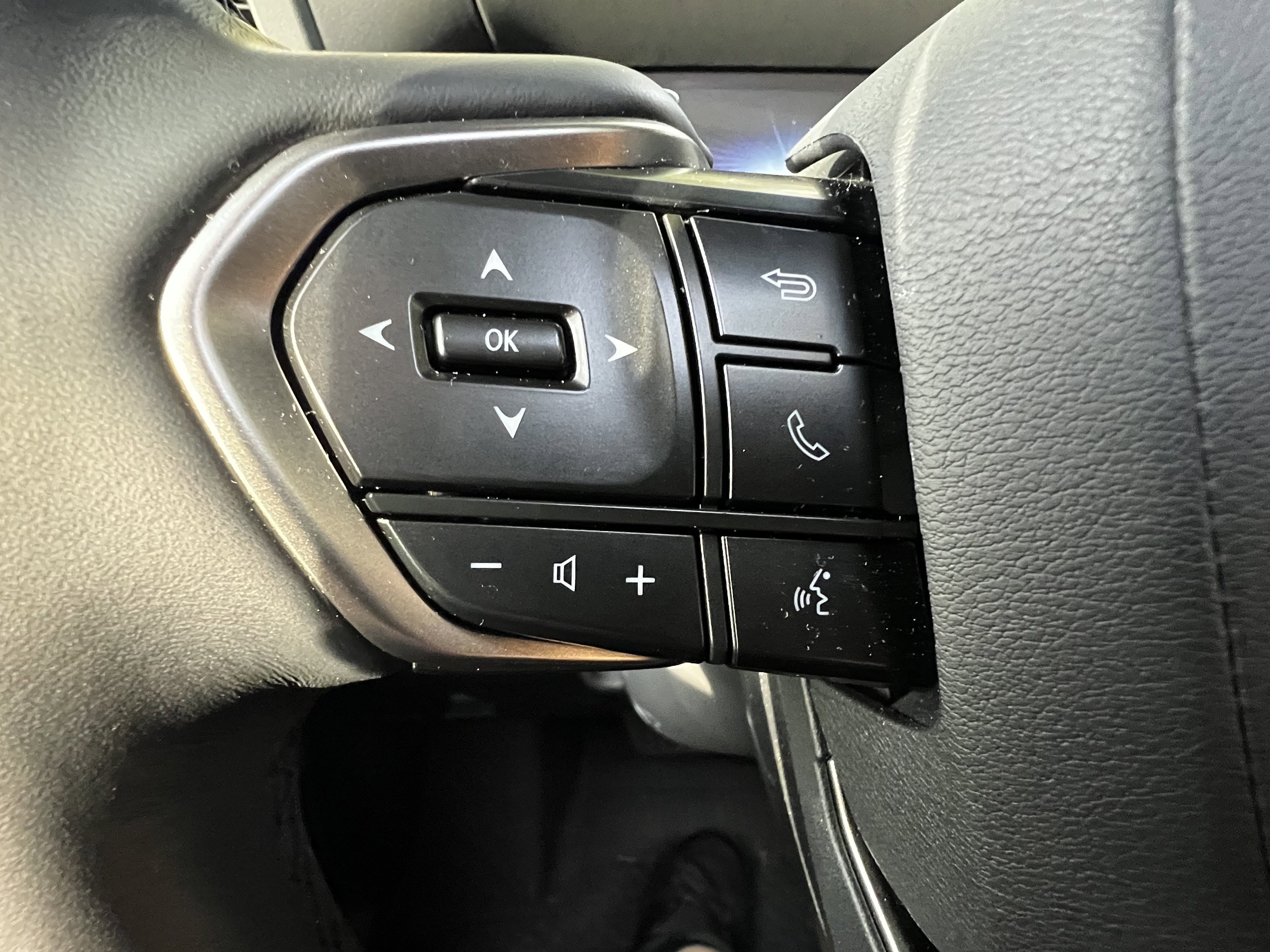 Used 2025 Lexus GX 550 w/ Accessory Package (2T) AWD/4WD image 19