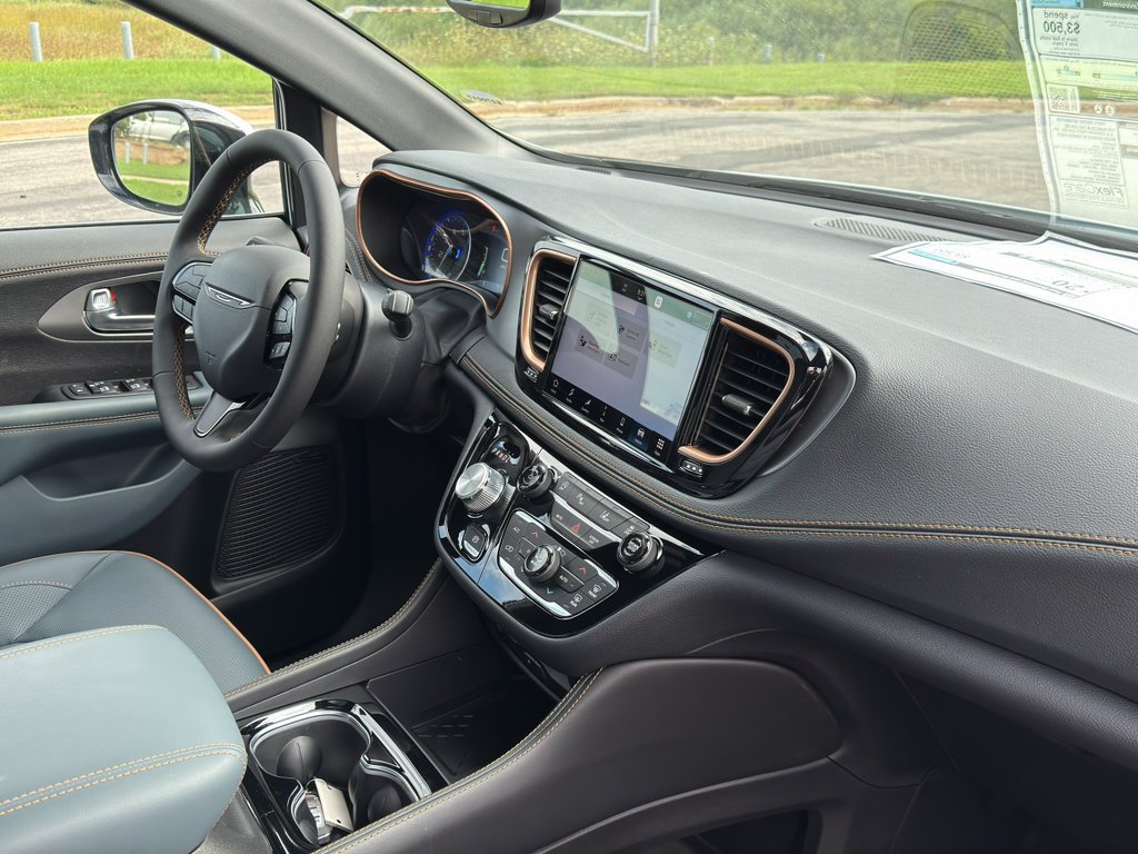 New 2027 Chrysler Pacifica Pinnacle w/ Theater Group AWD/4WD image 26