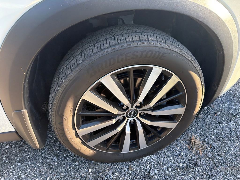 Used 2024 Nissan Pathfinder Platinum image 15