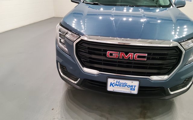 Used 2024 GMC Terrain SLE image 10