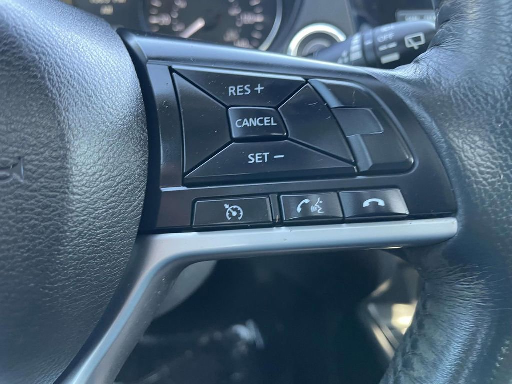 Used 2017 Nissan Rogue SL w/ SL Premium Package image 34